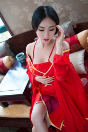 金牌客服董董恩