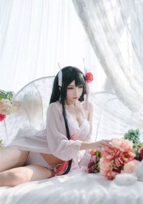 一边吻一边摸进内裤里